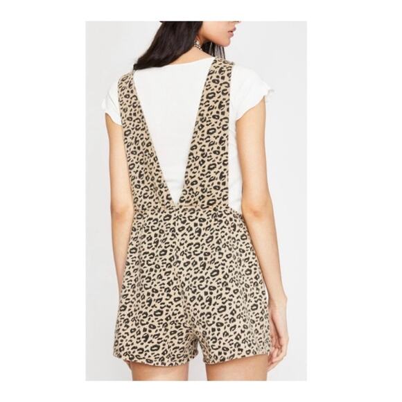 Blue Blush Leopard Print Denim Overall Romper Short Overalls  Size Small - Picture 7 of 9